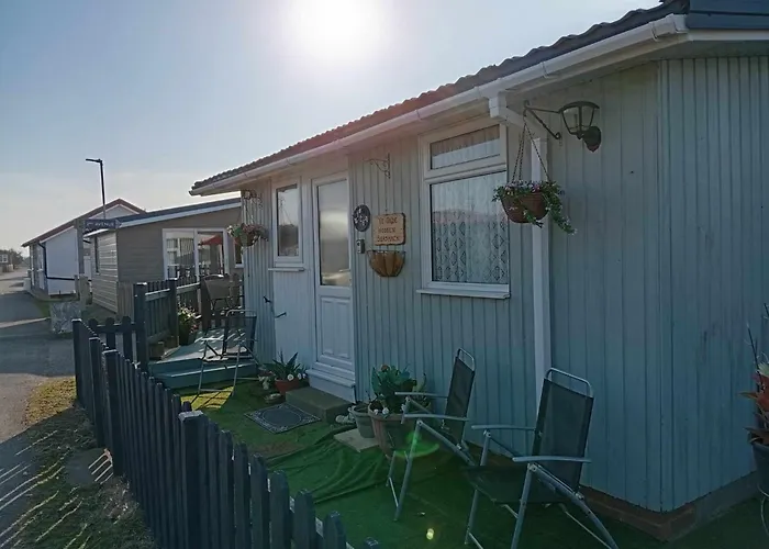 Yeolde Woodern Seashak 2 Bed New Kitchen Bathroom Etc Free Electric Always Dog Friendly Now Spotless By Myself Doing It