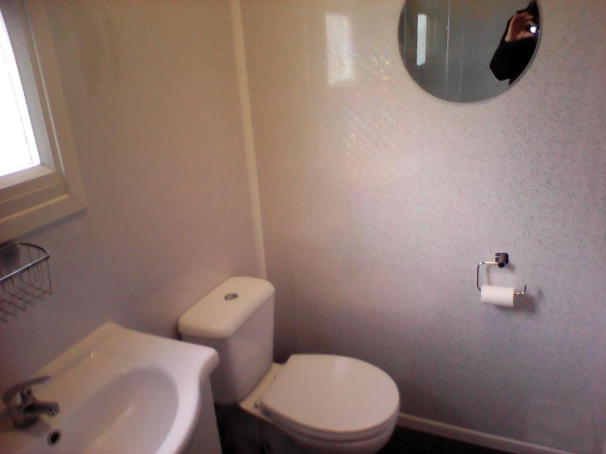 Chalet Ye Olde Wooden Seashack: Beachfront Pet-friendly Retreat *