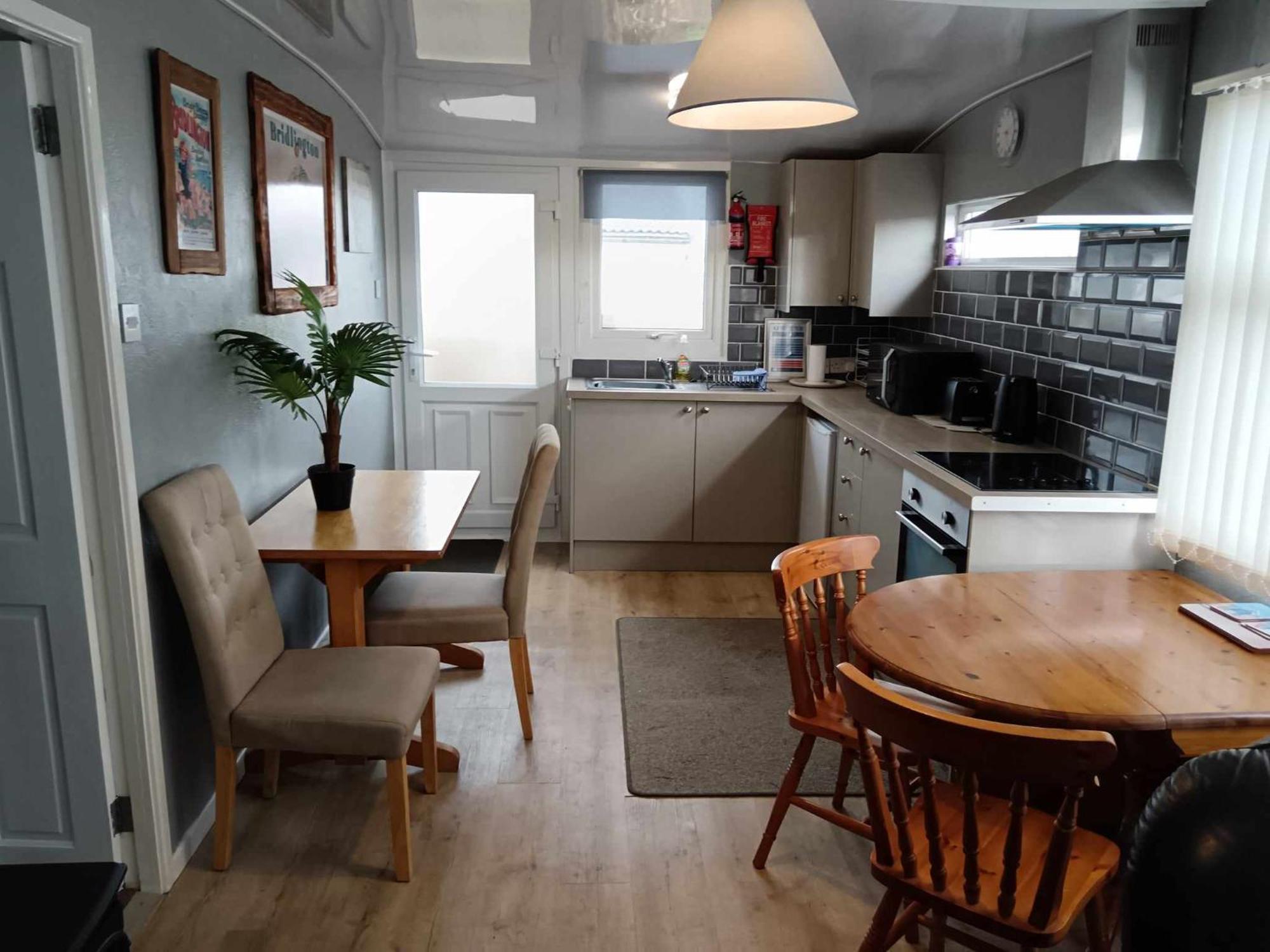 Ye Olde Wooden Seashack: Beachfront Pet-friendly Retreat Bridlington