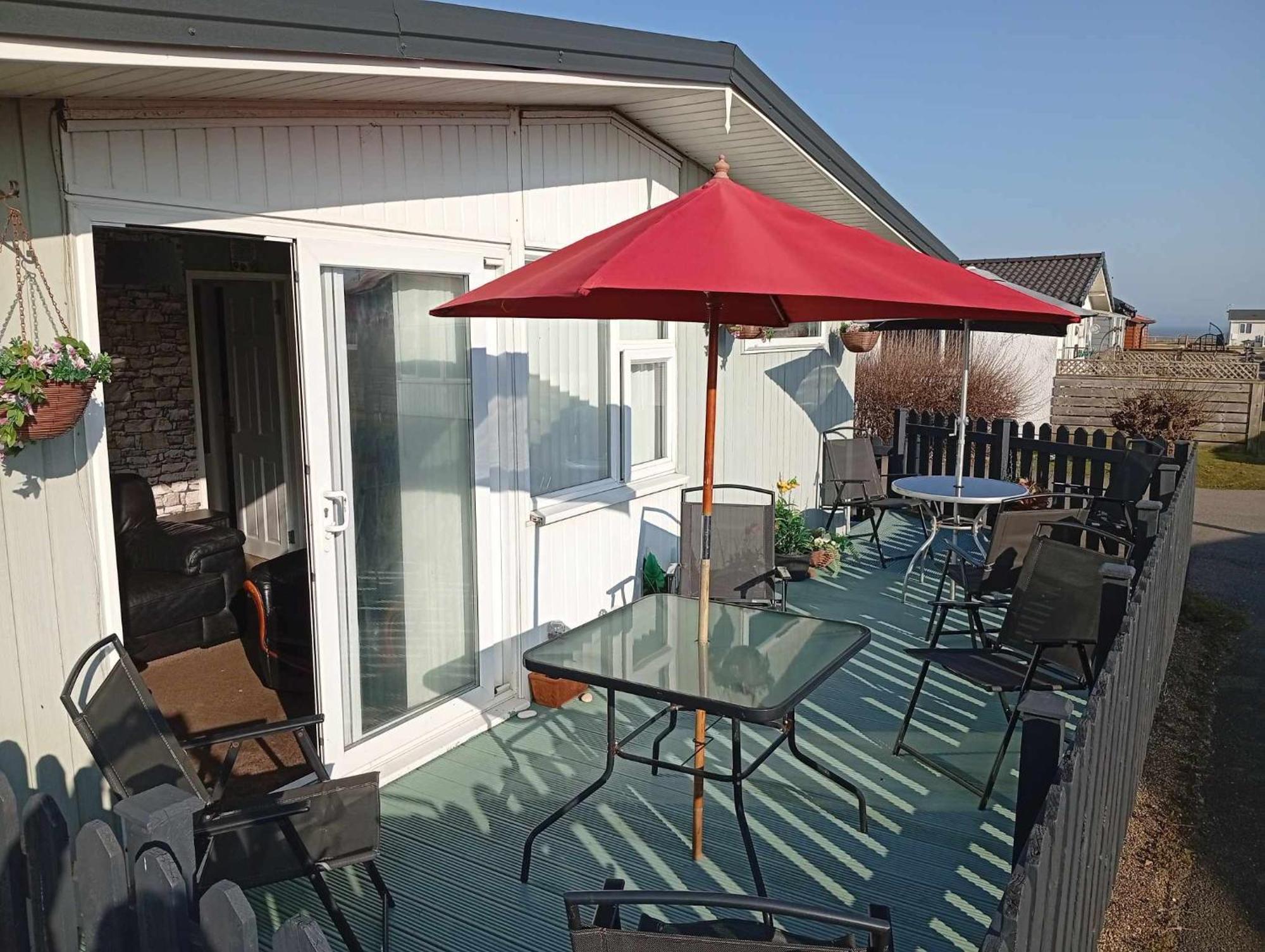 Chalet Ye Olde Wooden Seashack: Beachfront Pet-friendly Retreat *