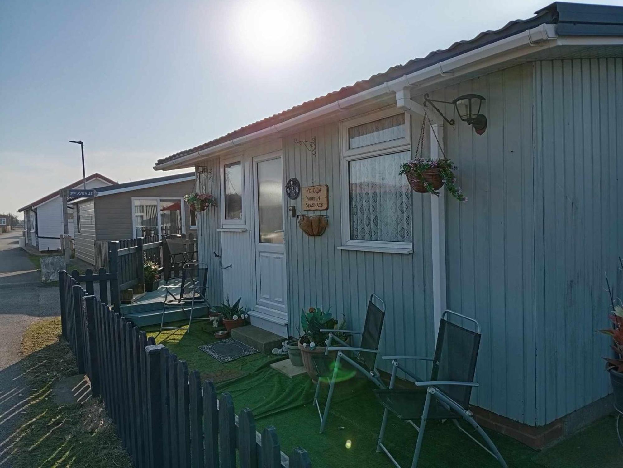 Chalet Ye Olde Wooden Seashack: Beachfront Pet-friendly Retreat Bridlington