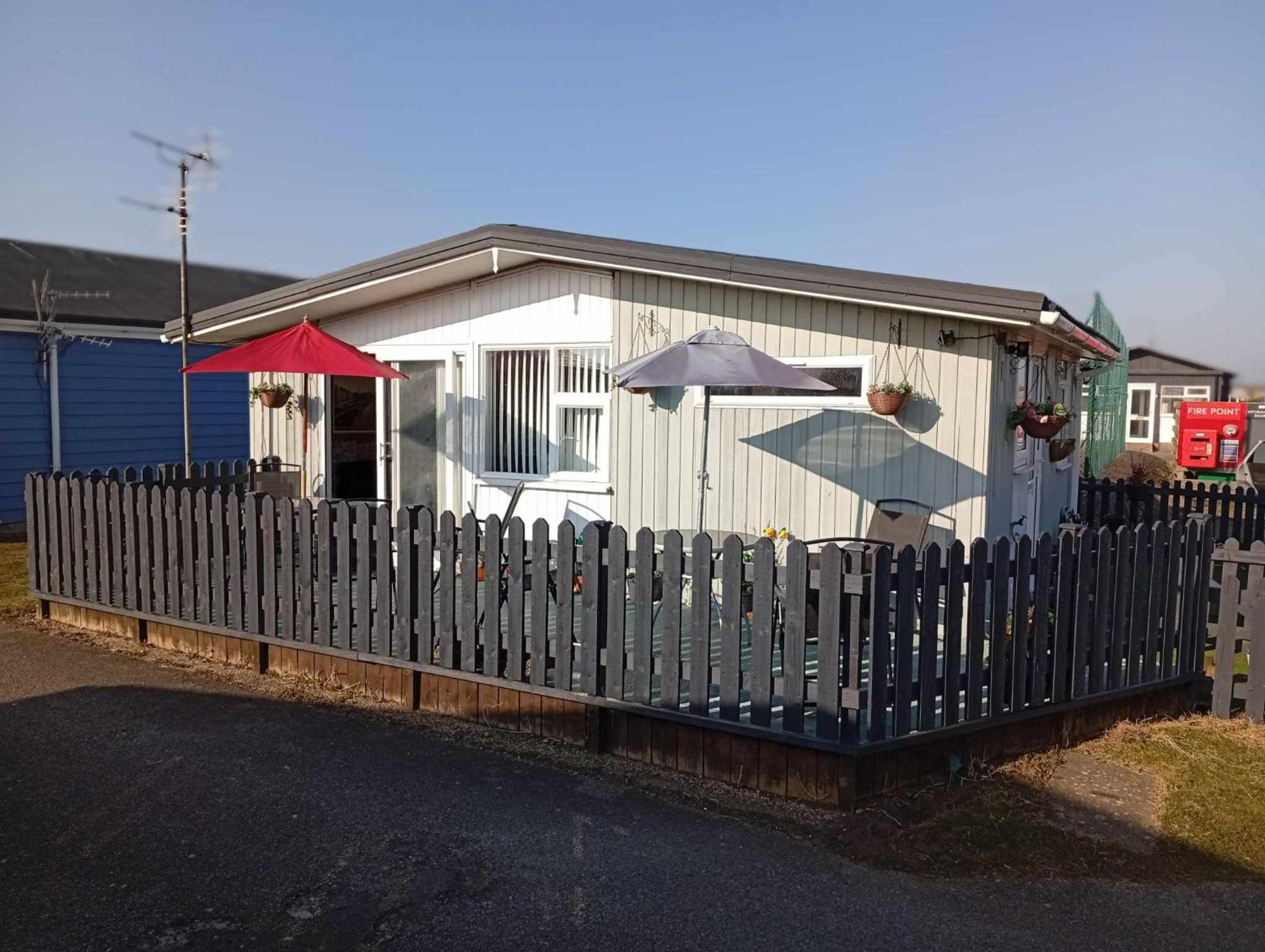 Ye Olde Wooden Seashack: Beachfront Pet-friendly Retreat *