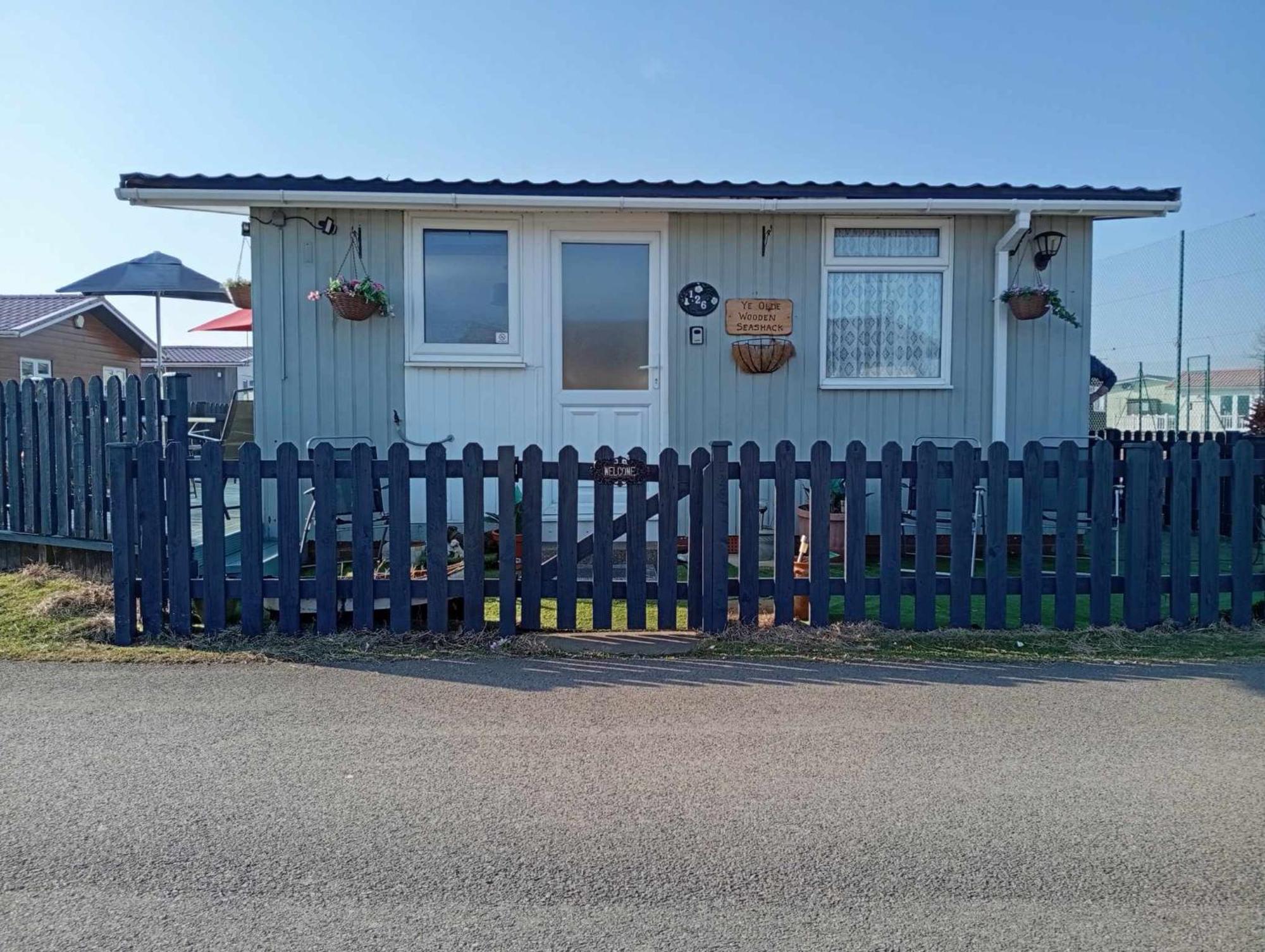 Ye Olde Wooden Seashack: Beachfront Pet-friendly Retreat Bridlington